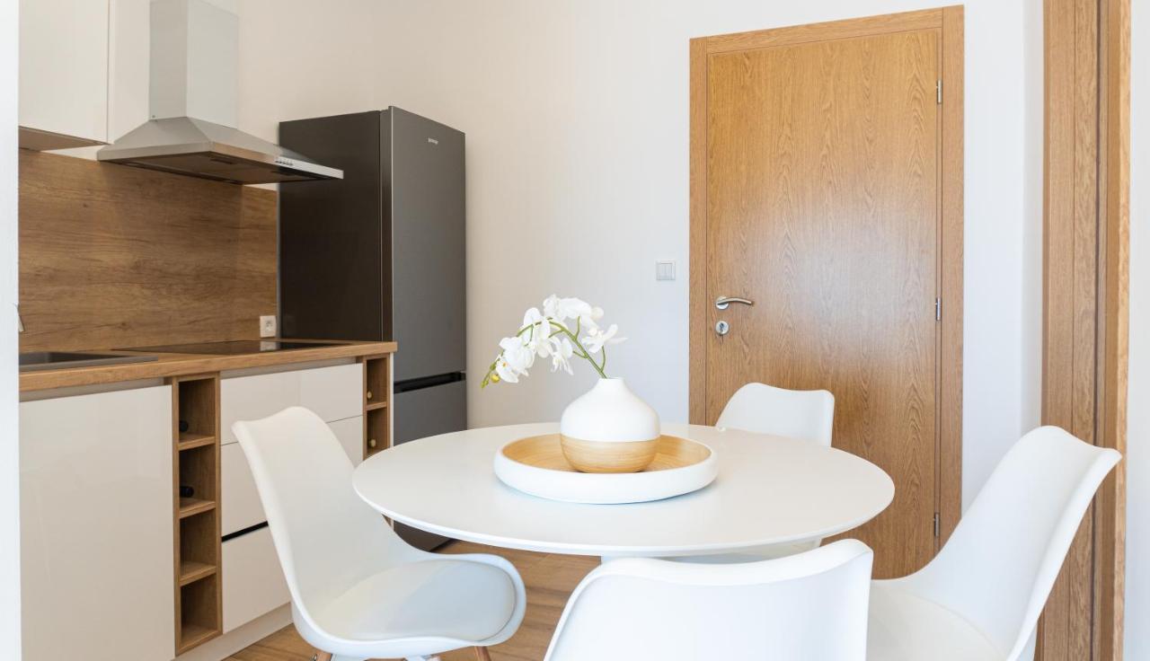 Sea And Mountain View Apartments Дуче Екстер'єр фото