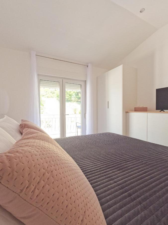 Sea And Mountain View Apartments Дуче Екстер'єр фото