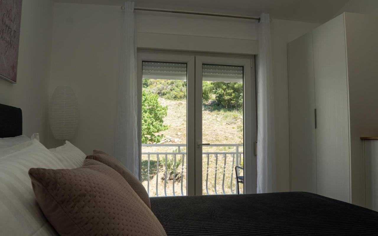 Sea And Mountain View Apartments Дуче Екстер'єр фото